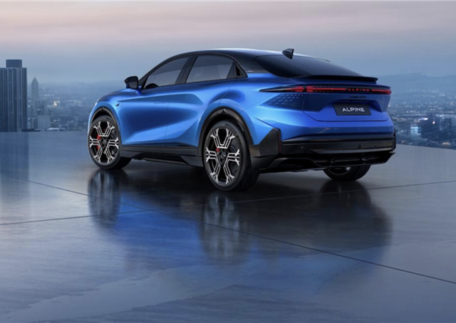 Alpine A390: An electric thunderbolt that takes the family along for the ride